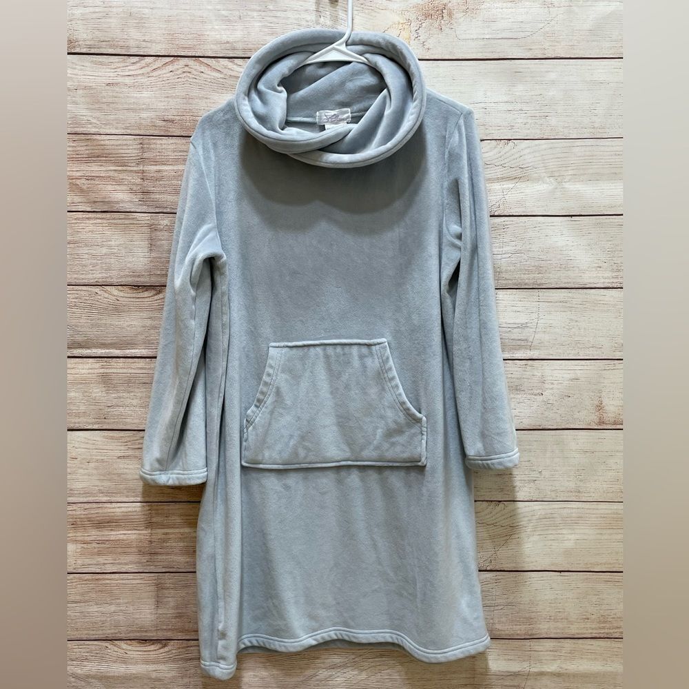 ‎SOFTIES PLUSH LOUNGER IN GRAY
